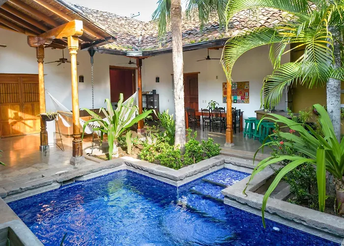 Colonial Charm With Private Pool Steps From Central Plaza