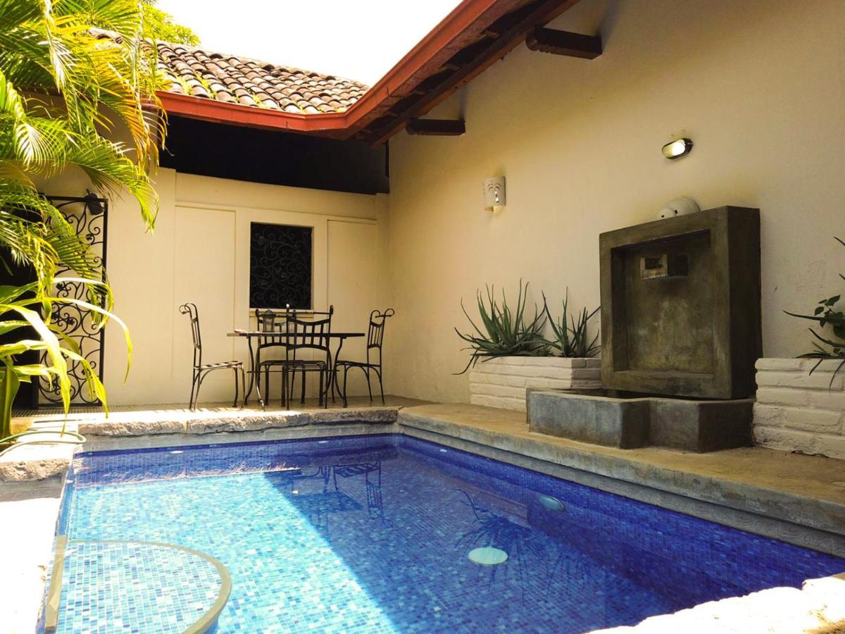 Vakantiehuis Colonial Charm With Private Pool Steps From Plaza Granada