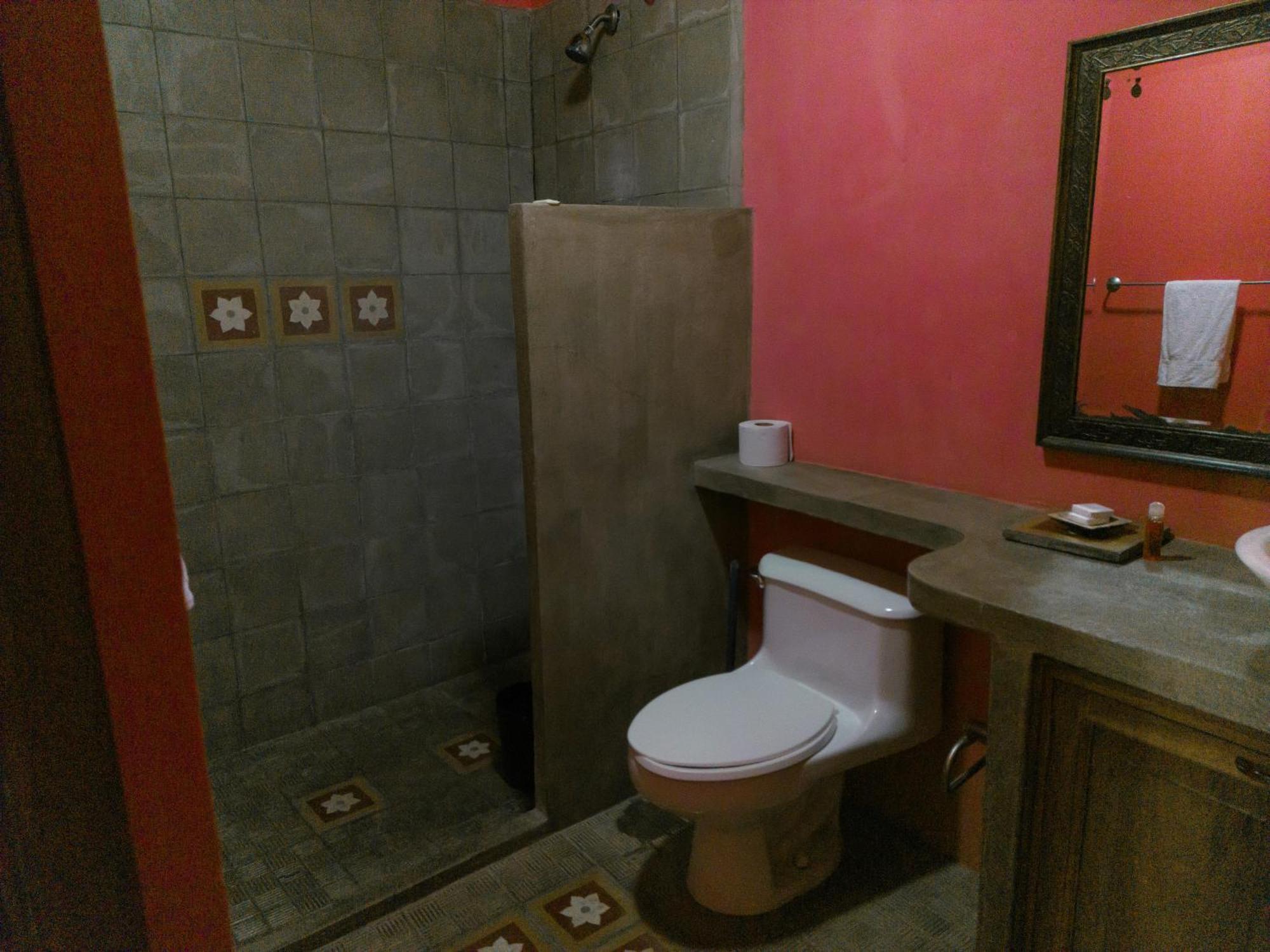 Colonial Charm With Private Pool Steps From Plaza Vakantiehuis