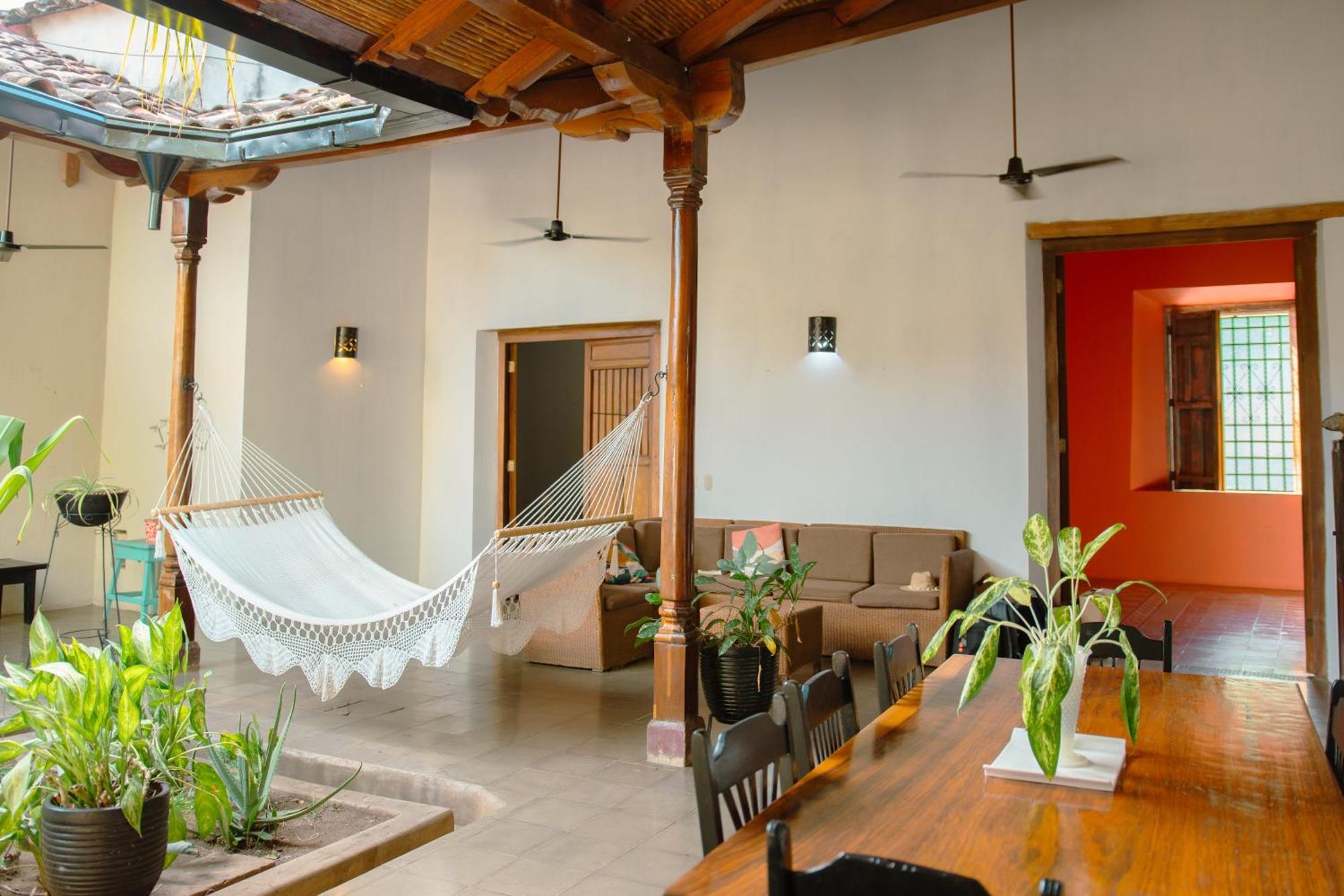 Vakantiehuis Colonial Charm With Private Pool Steps From Plaza