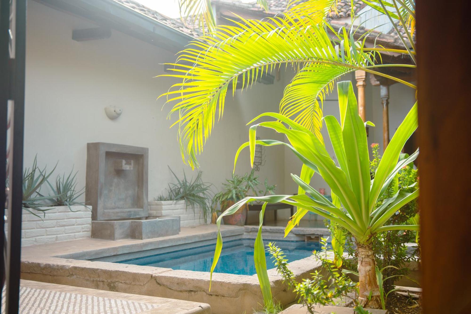 Vakantiehuis Colonial Charm With Private Pool Steps From Plaza Granada