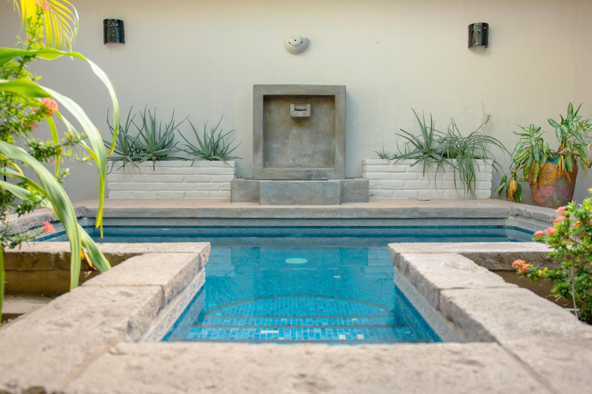 Colonial Charm With Private Pool Steps From Plaza