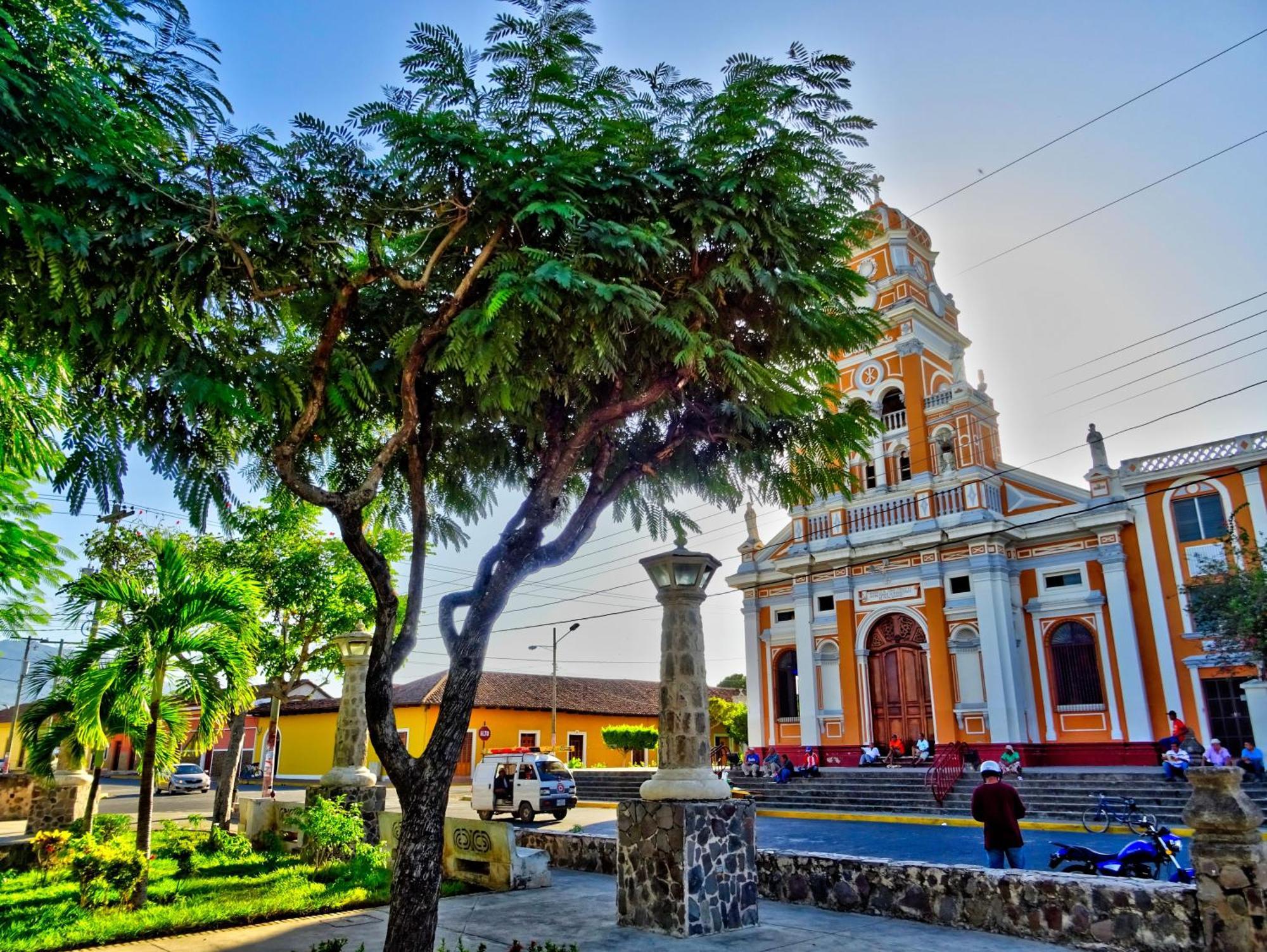 Colonial Charm With Private Pool Steps From Plaza Vakantiehuis