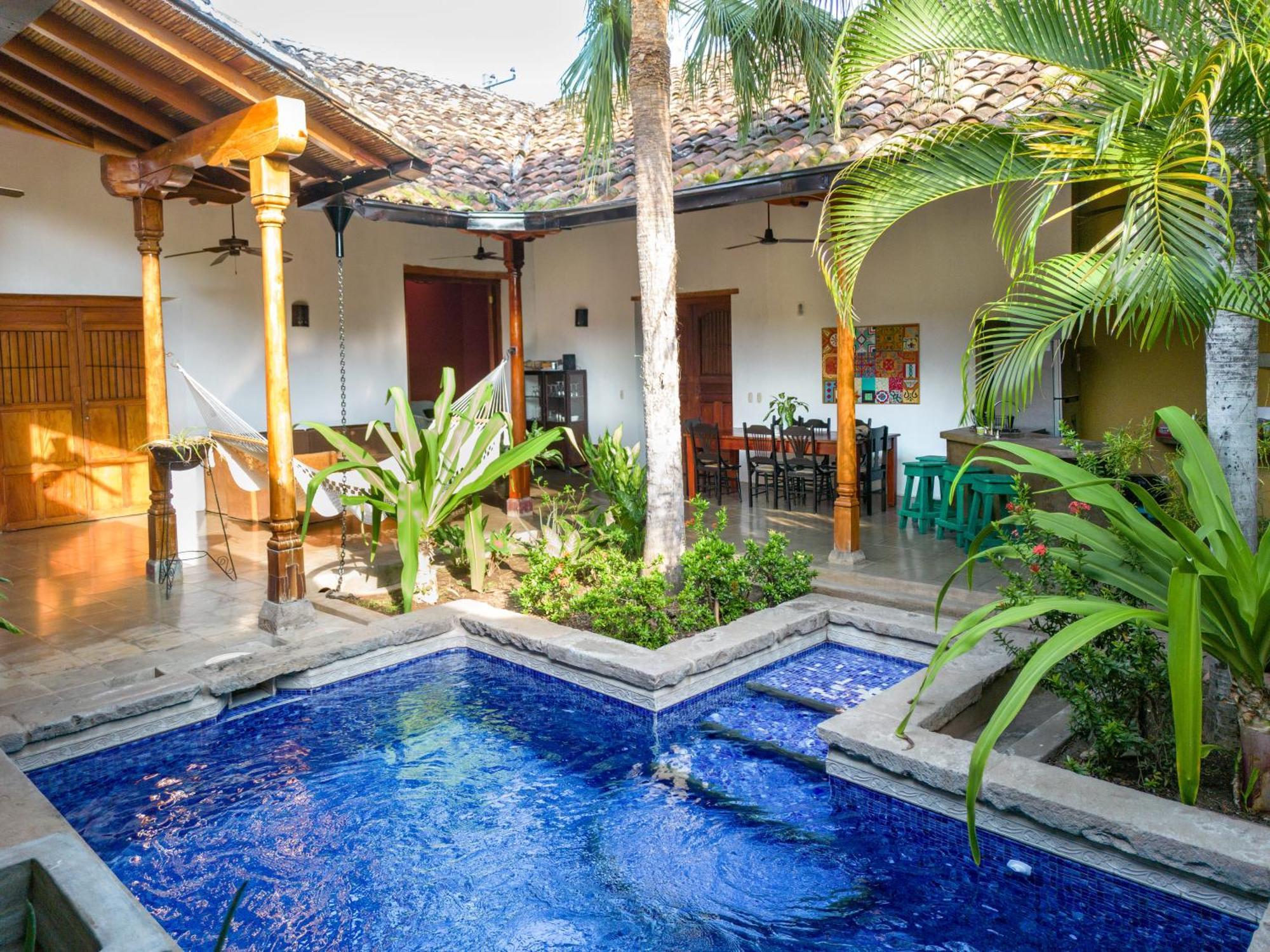 Colonial Charm With Private Pool Steps From Plaza Granada